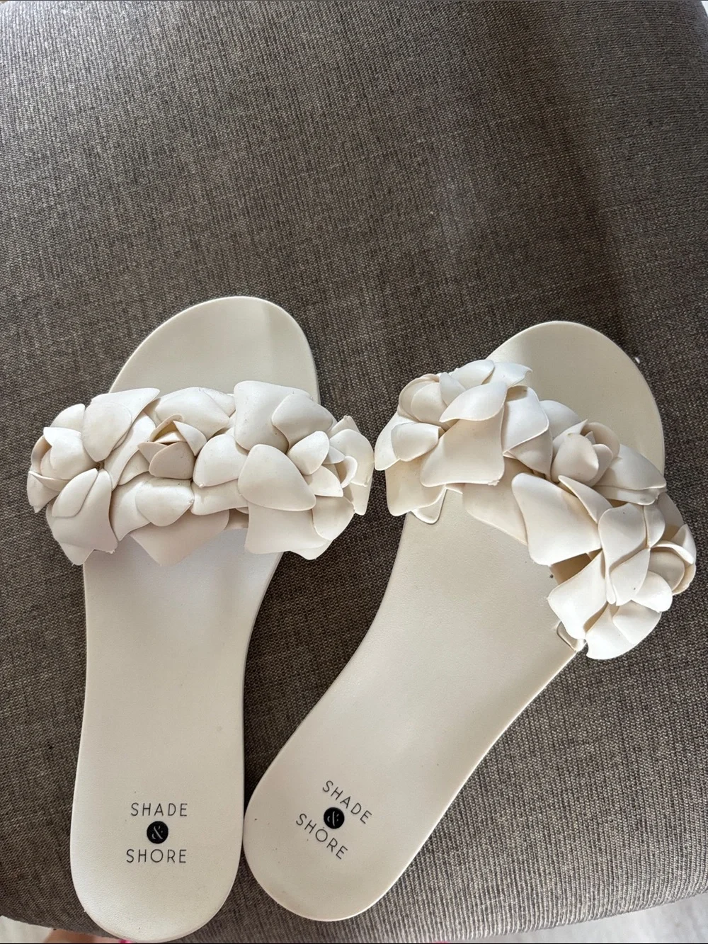 Shade & Shore Women's Cream Floral Slide Sandals